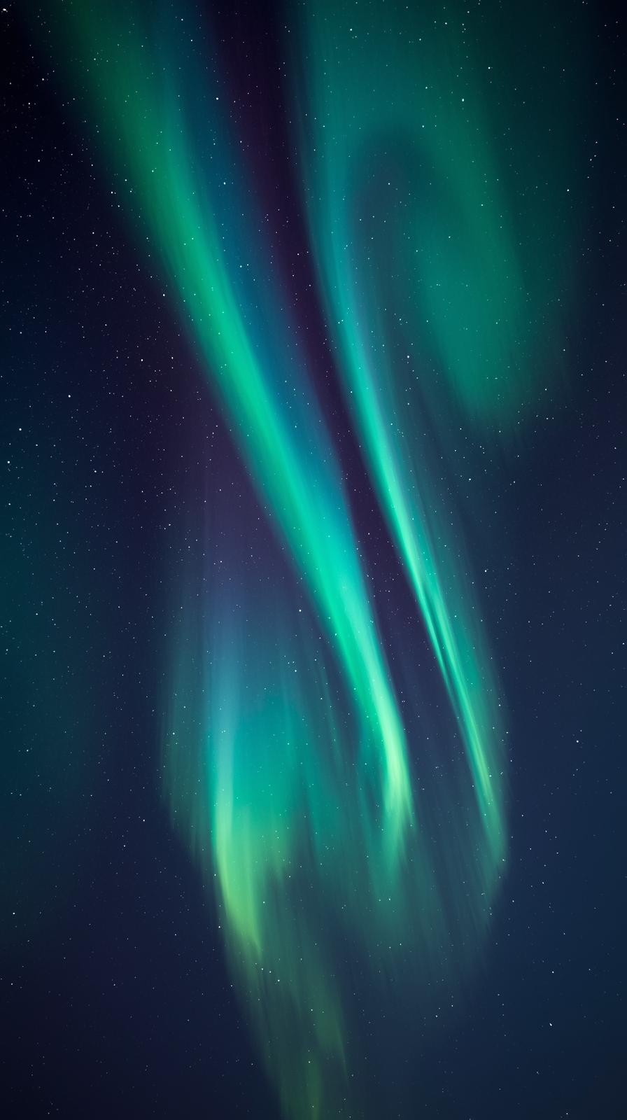 Aurora Gradient Ribbons