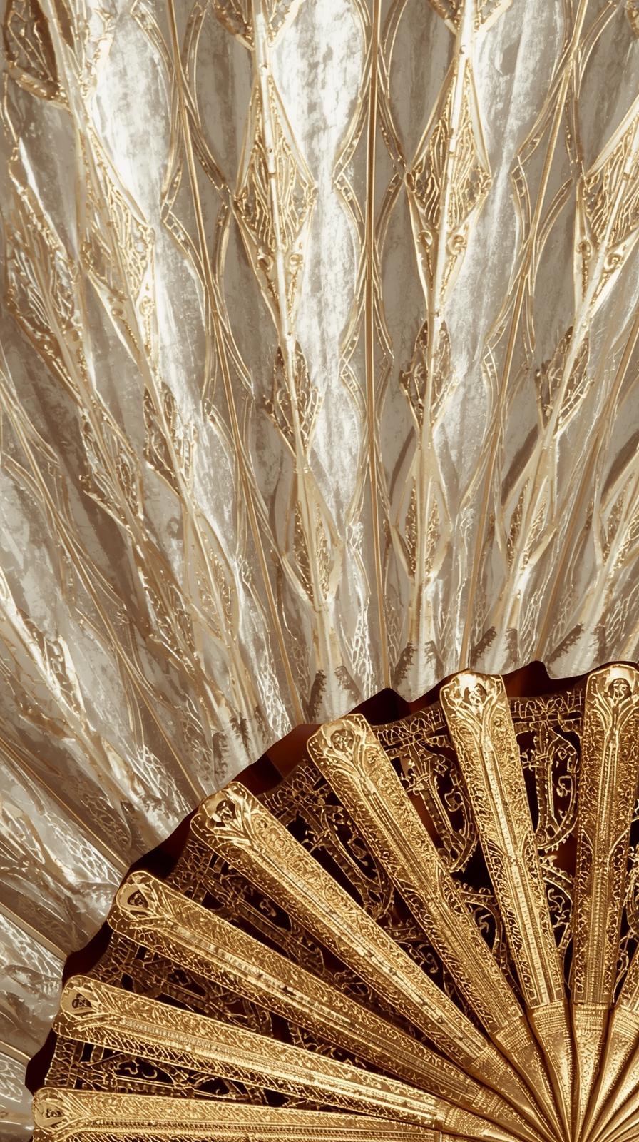 S Fan Motif With Metallic Sheen