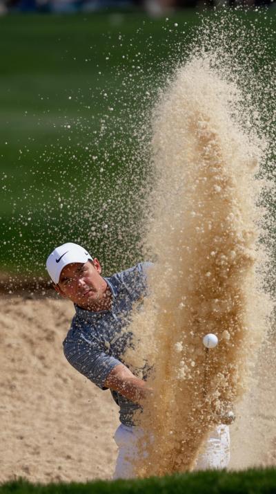 Golf Bunker Splash Shot