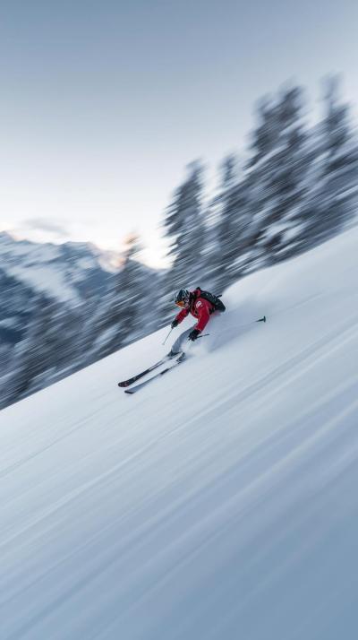 Ski Downhill Tuck Blur