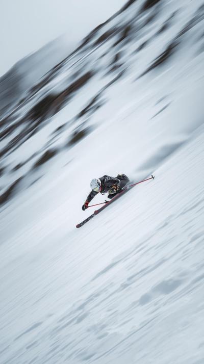 Ski Downhill Tuck Blur