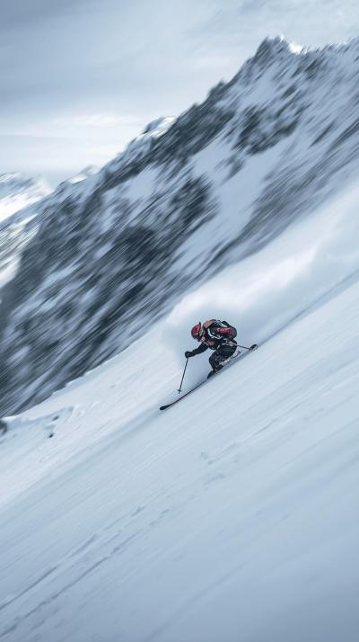 Ski Downhill Tuck Blur
